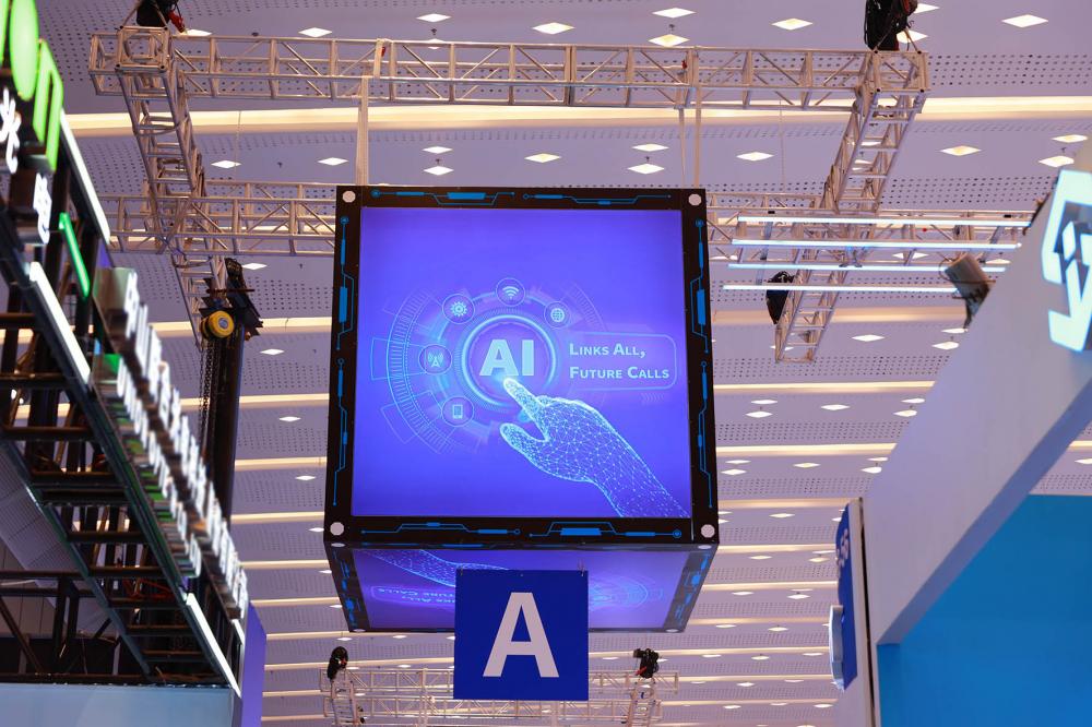 00后AI创业，“第一天就瞄准出海”