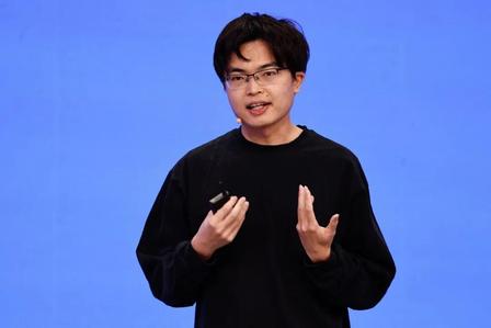 两大广东创业者登顶全球 AI 赛道：两种创业路径，撑起国产大模型半边天